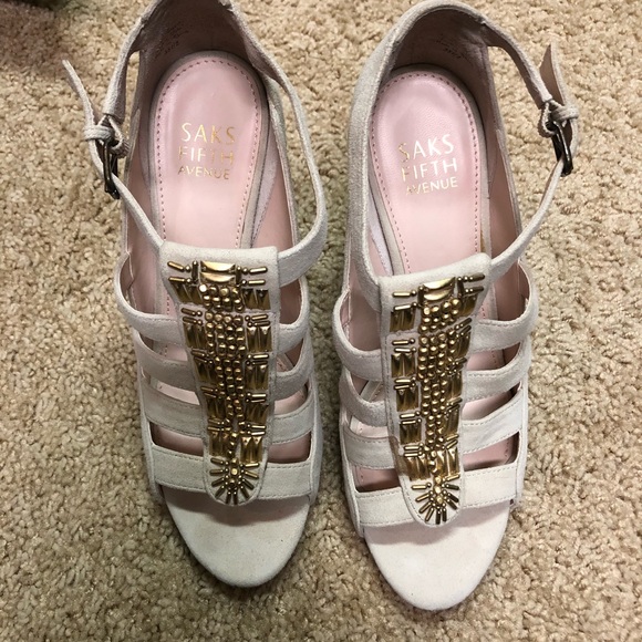 Saks Fifth Ave cream and gold heel - sz 8.5 - Picture 1 of 5